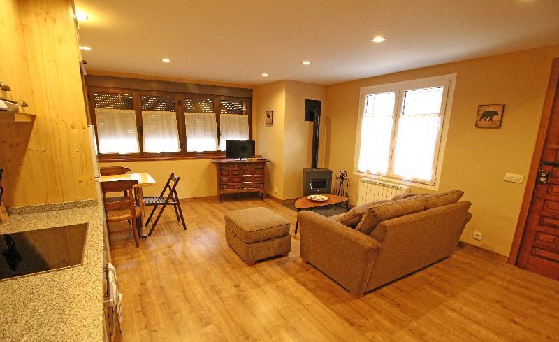 Snoe Apartamentos Mont Romies Plaza Salardú Екстериор снимка
