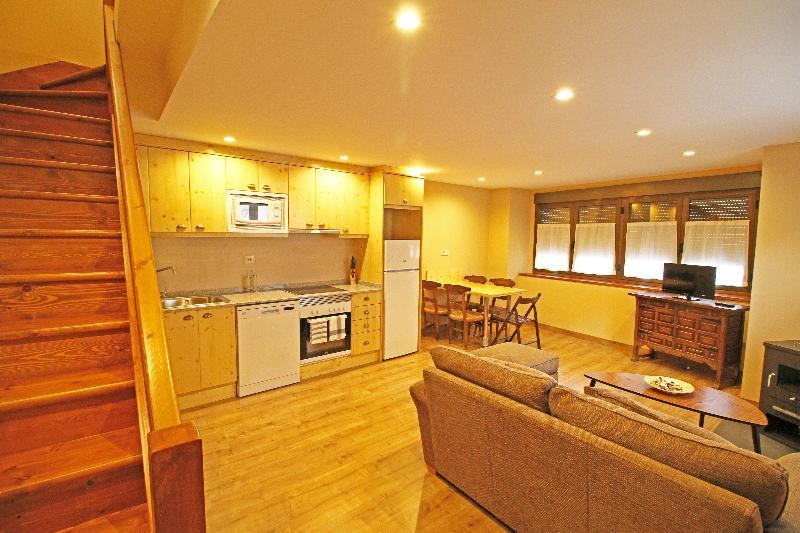 Snoe Apartamentos Mont Romies Plaza Salardú Екстериор снимка