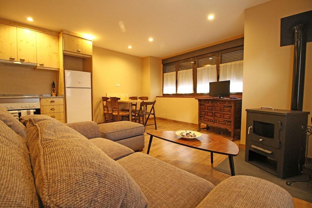 Snoe Apartamentos Mont Romies Plaza Salardú Екстериор снимка