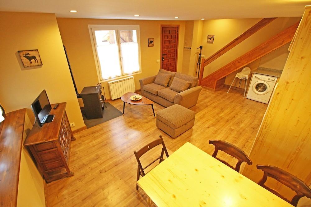 Snoe Apartamentos Mont Romies Plaza Salardú Екстериор снимка